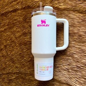 NWT 40 oz. Stanley 🤍💕